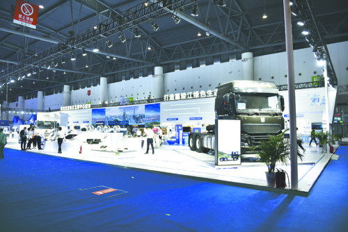 南充高新技術汽車汽配產品閃耀西博會，吸睛無數