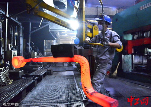 湖北十堰汽車產業工人 高溫下的堅守與奮斗