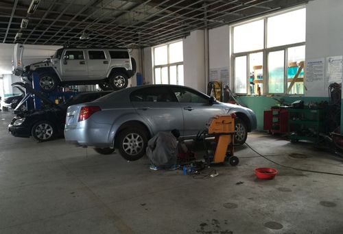 車送修反遭撞，店方為何有恃無恐